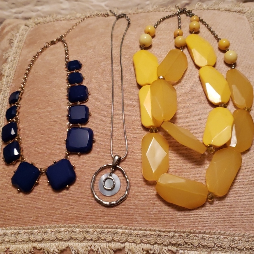 NECKLACES LOT OF 3